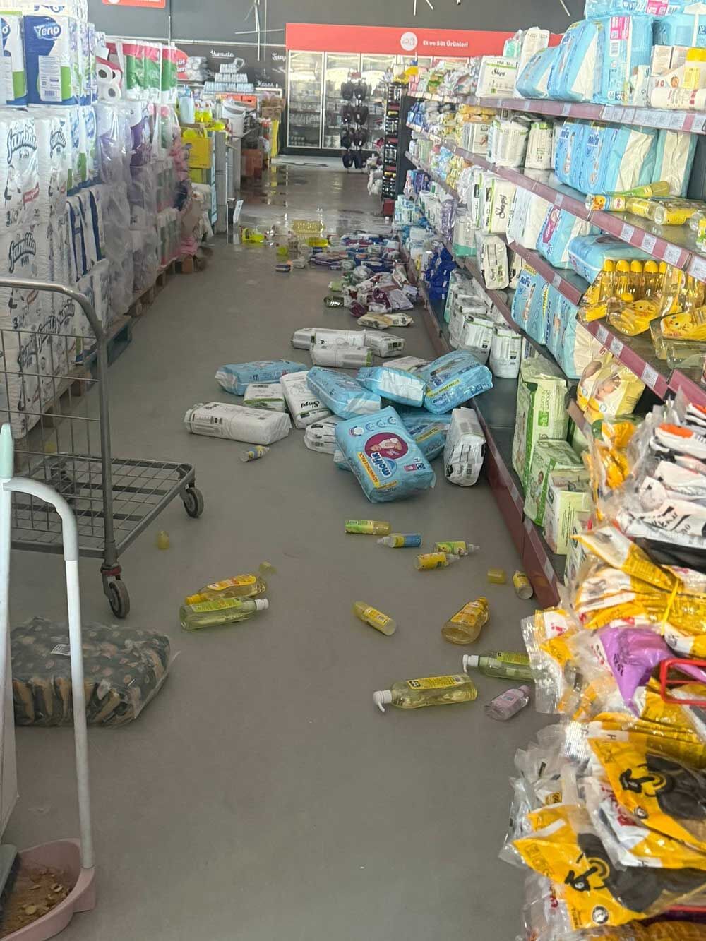 Buldanda 51Lik Depremin Ardindan Bazi Isletmelerde Hasar Meydana Geldi 1