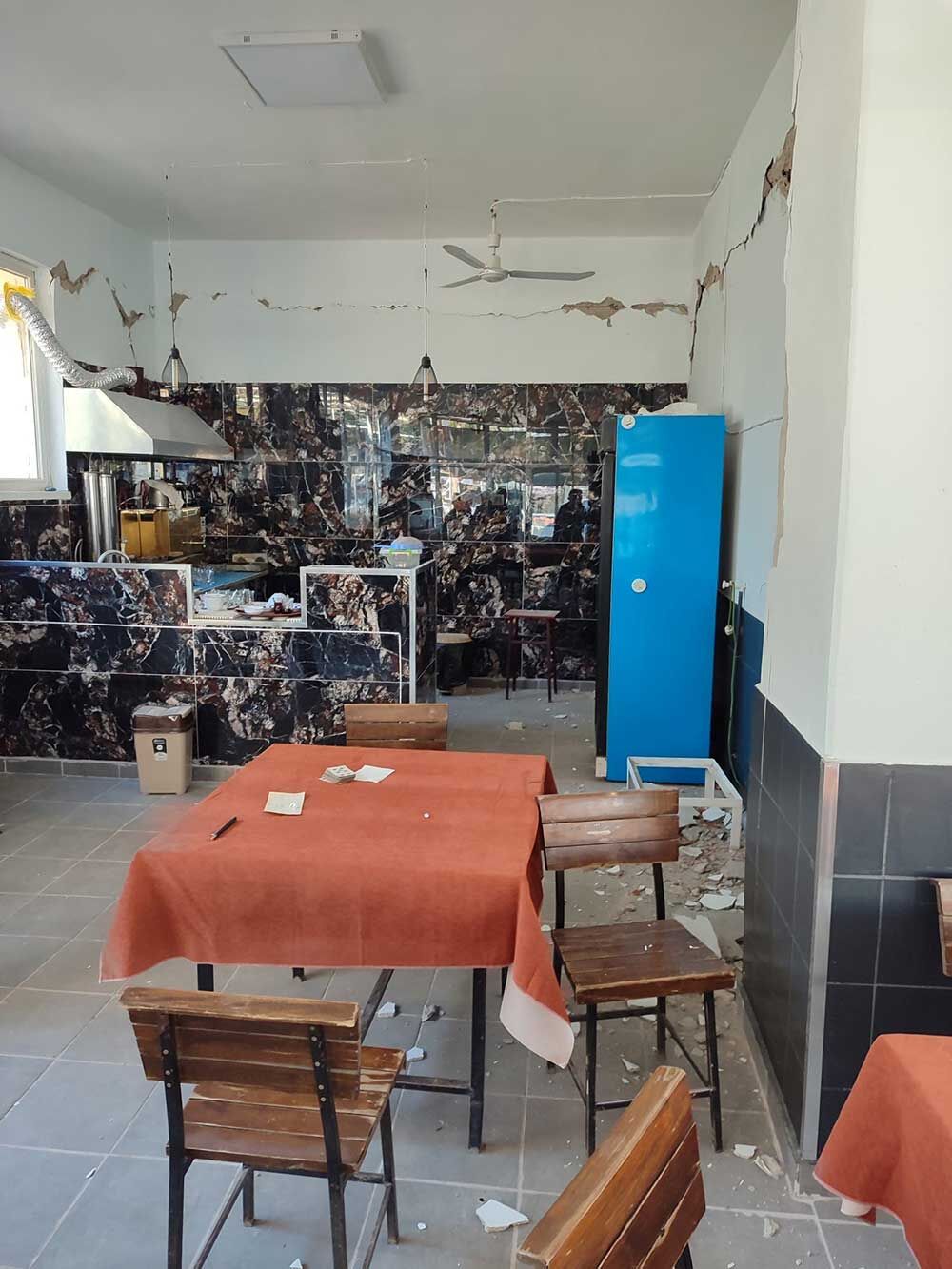 Buldanda 51Lik Depremin Ardindan Bazi Isletmelerde Hasar Meydana Geldi 2