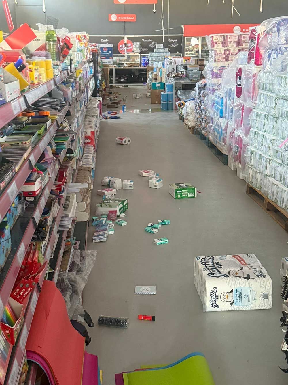 Buldanda 51Lik Depremin Ardindan Bazi Isletmelerde Hasar Meydana Geldi 3