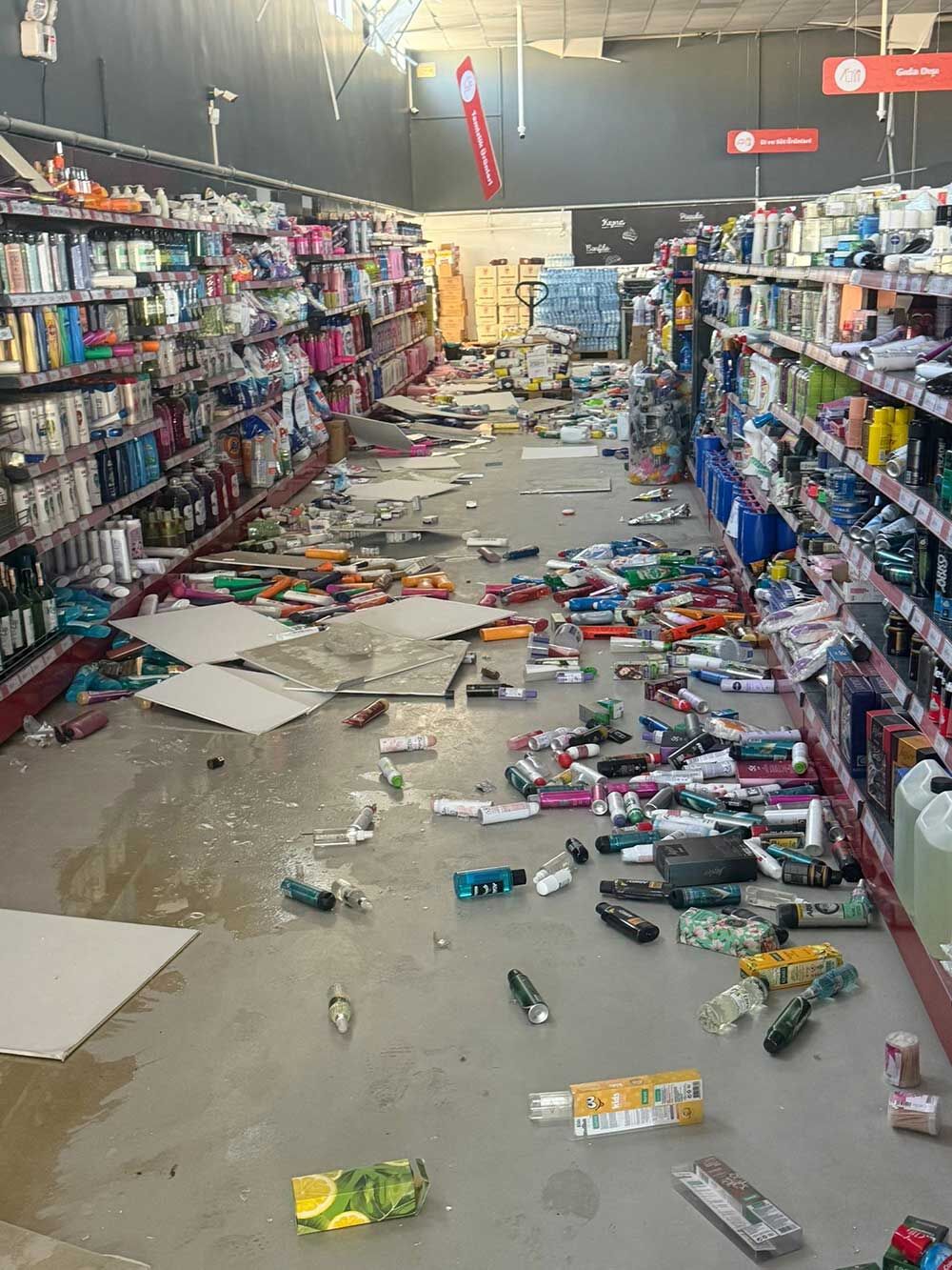 Buldanda 51Lik Depremin Ardindan Bazi Isletmelerde Hasar Meydana Geldi 6