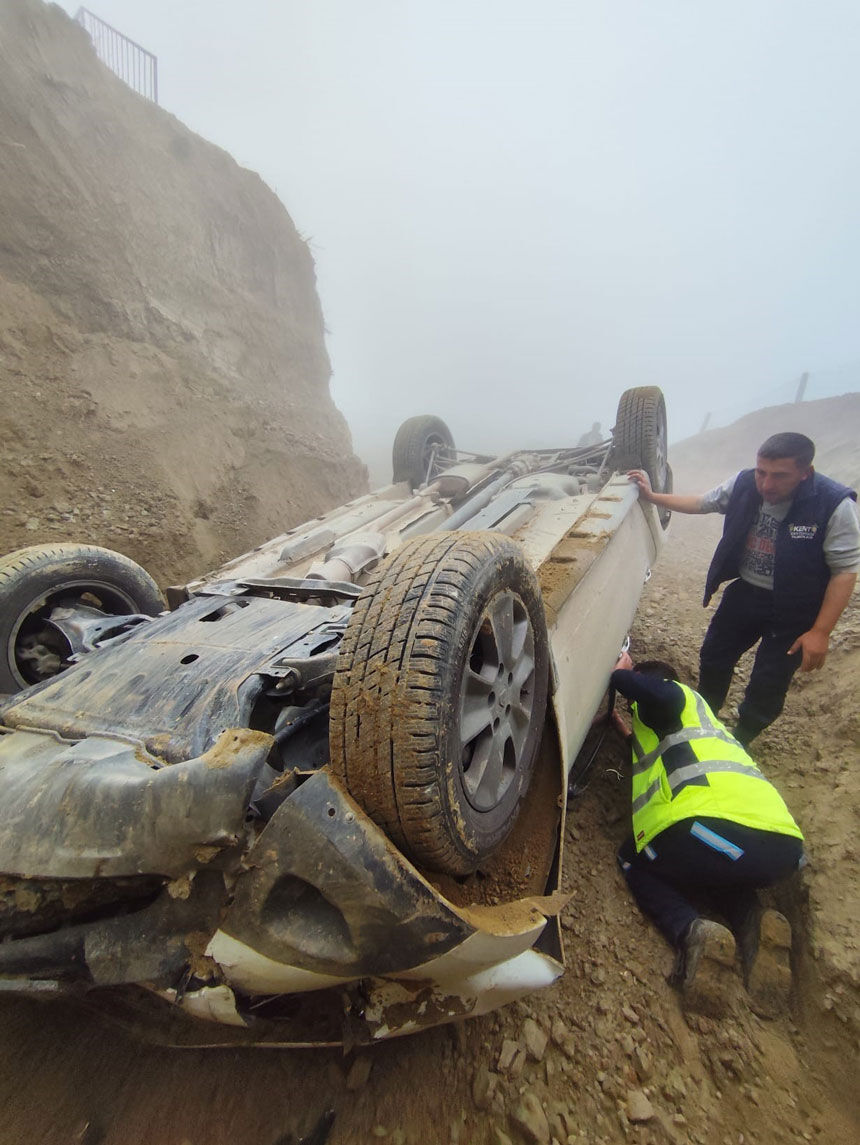 Buldanda Kaza Kontrolden Cikan Otomobil Deski Cukuruna Devrildi1