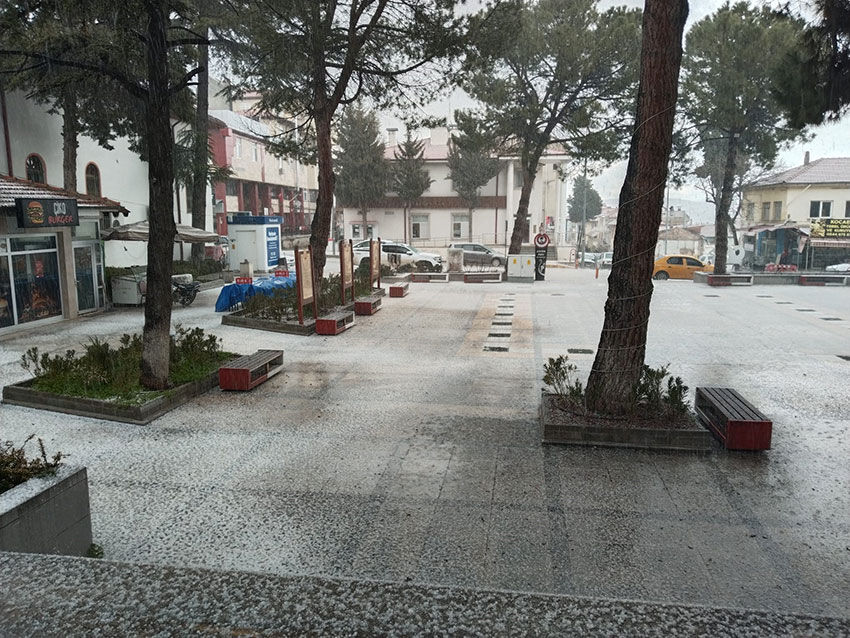 Cala Mart Ayinda Kar Dustu 3