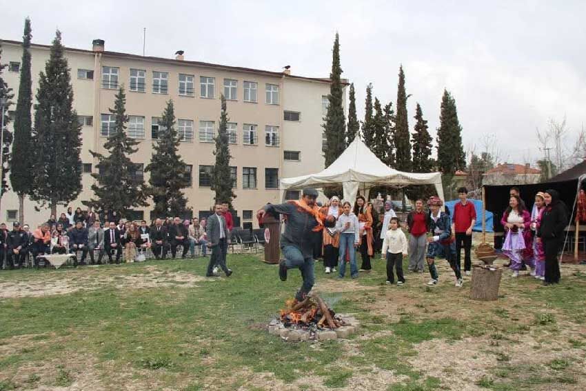 Calda Nevruz Bayrami Renkli Goruntulere Sahne Oldu 1