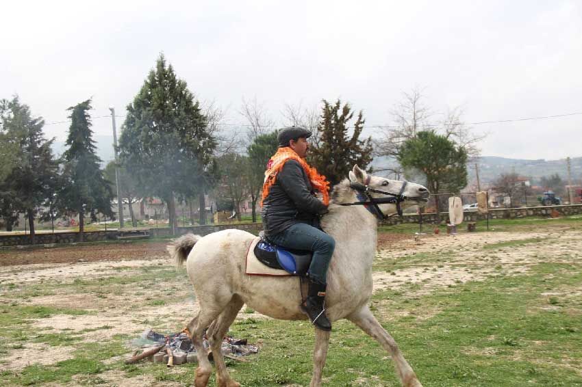 Calda Nevruz Bayrami Renkli Goruntulere Sahne Oldu 5