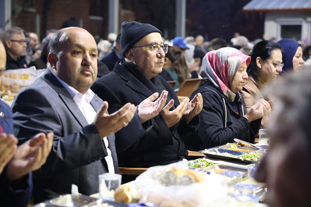 Cameli Belevi Mahallesinde Iftar Sofrasi Kuruldu 3
