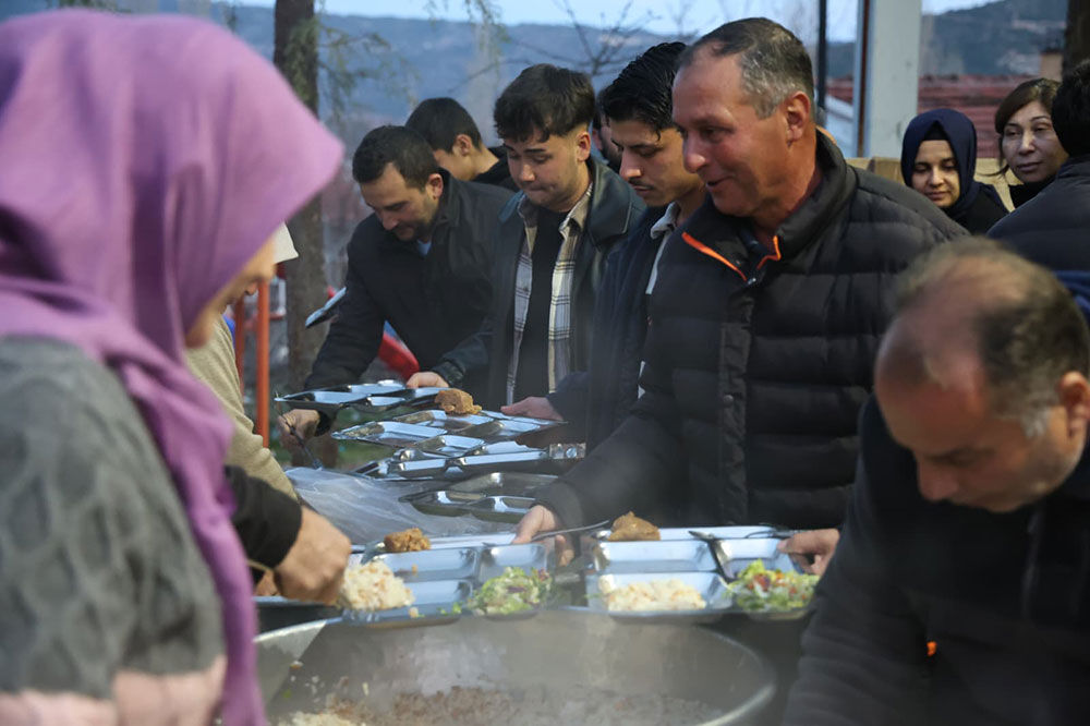 Cameli Belevi Mahallesinde Iftar Sofrasi Kuruldu