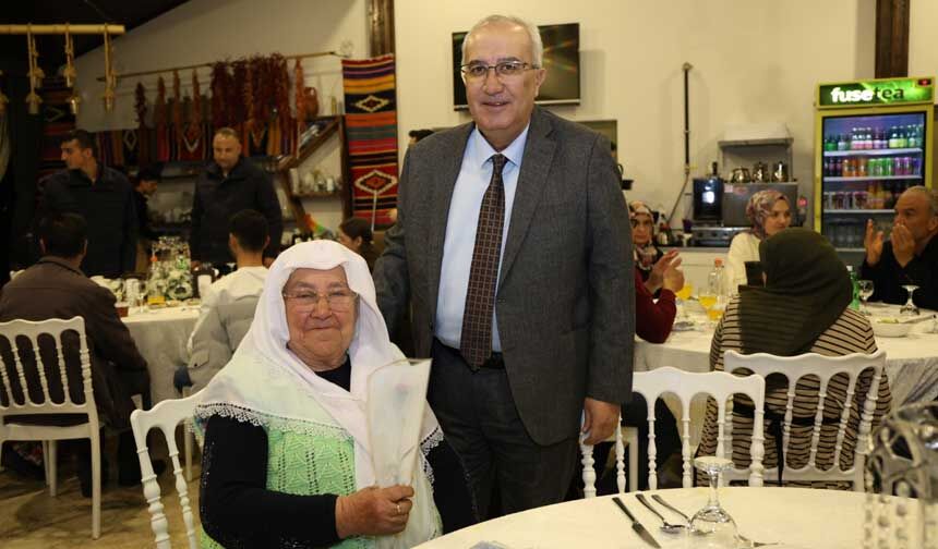 Camelide 8 Mart Dunya Kadinlar Gunu Ciceklerle Kutlandi 2