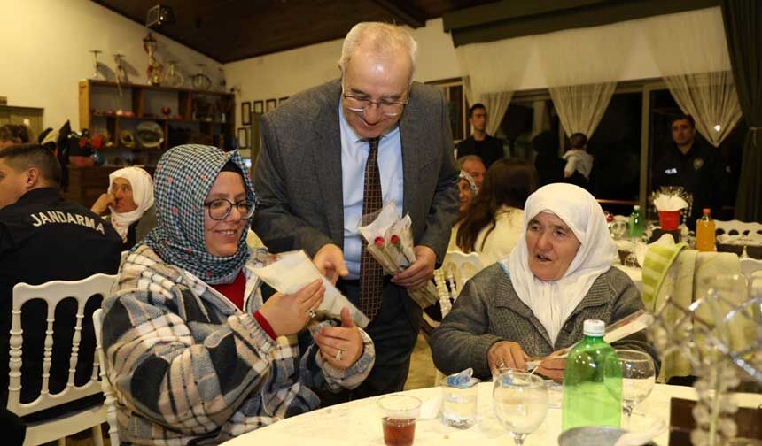 Camelide 8 Mart Dunya Kadinlar Gunu Ciceklerle Kutlandi 3