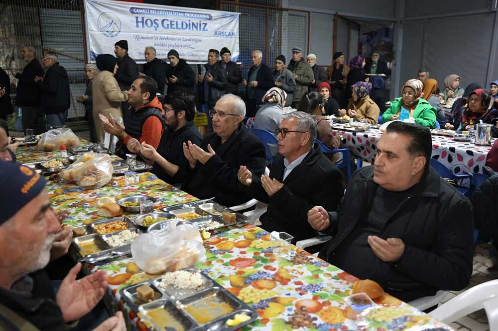 Camelinin Gonul Sofrasi Kolak Mahallesinde Kuruldu 4