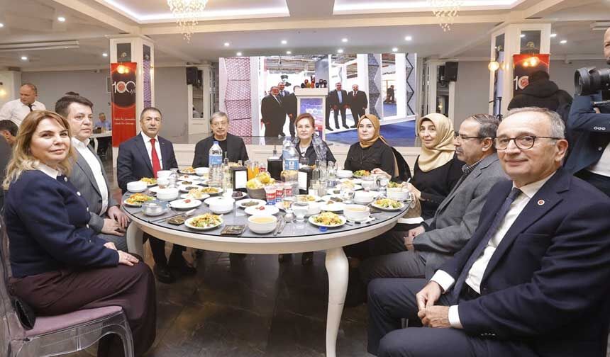 Denizli Ticaret Odasi Uyeleriyle Iftar Sofrasinda Bulustu 5