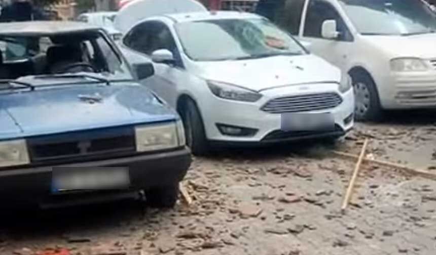 Denizlide Firtinadan Catilar Uctu Araclar Agir Hasar Aldi 3