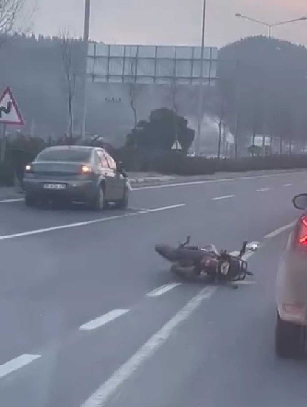 Denizlide Otomobilin Carptigi Motosiklet Surucusu Hayatini Kaybetti 2