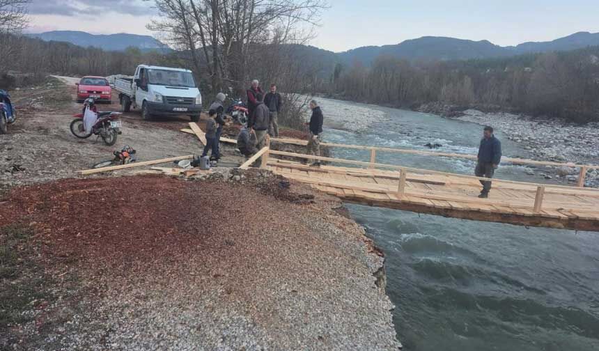 Denizlide Selin Yiktigi Kopruyu Koyluler Imeceyle Yeniden Yapti 1
