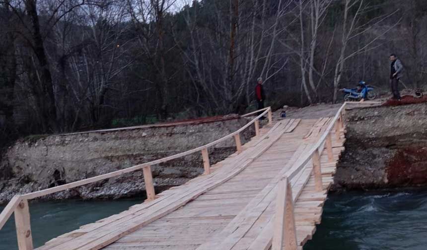 Denizlide Selin Yiktigi Kopruyu Koyluler Imeceyle Yeniden Yapti