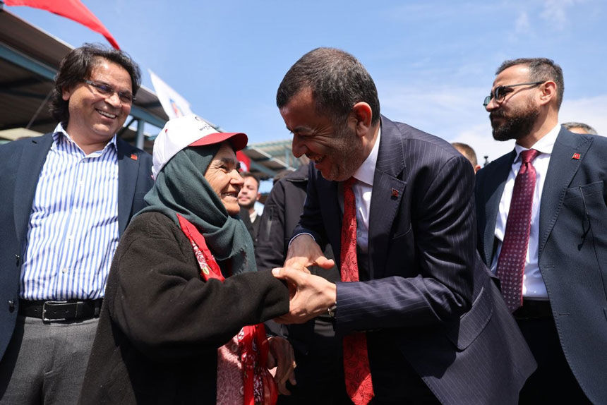 Denizlide Ureticiye Buyuk Destek 572 Kisiye 1182 Damizlik Koyun Ve Koc Dagitildi