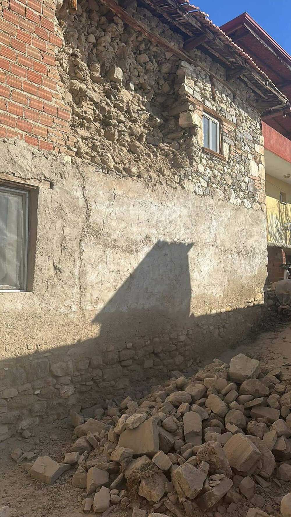 Iki Ilcede Hasara Neden Olan Depremle Ilgili Saha Calismasi Baslatildi 5