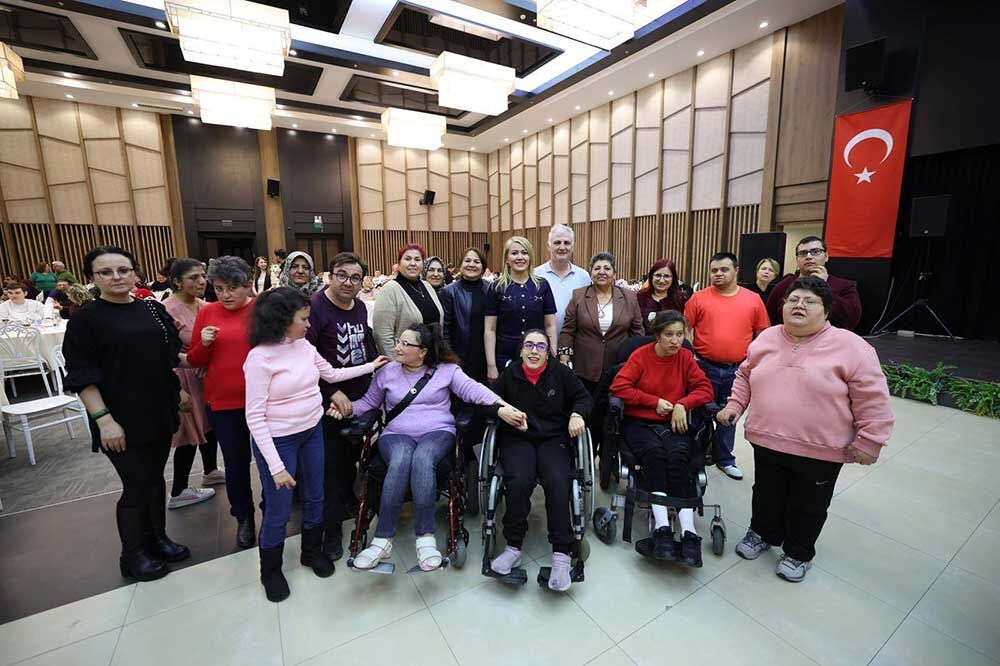 Merkezefendide Engelsiz Yasam Akademisi Aileleri Iftarda Bulustu 2
