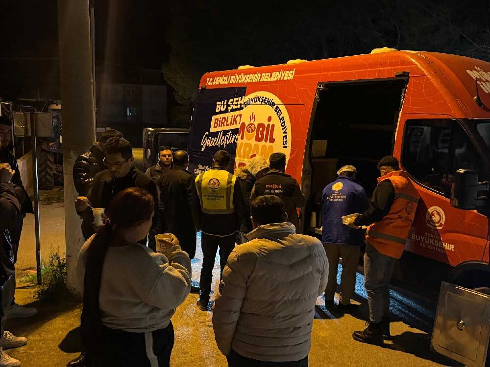 Mobil Araclardan Deprem Bolgesinde Sahur Mesaisi 2