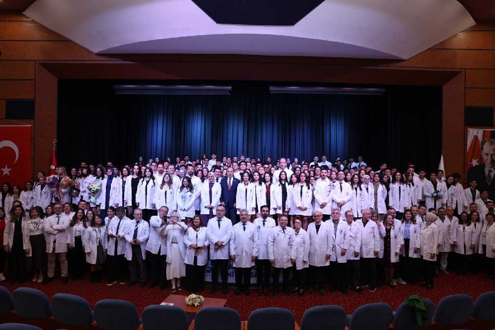 Pamukkale Universitesinde Gelecegin Hekimleri Beyaz Onluklerini Giydi 3