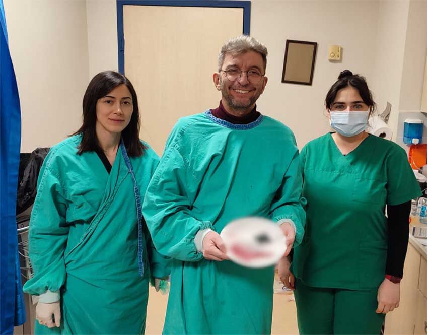 Pau Hastanelerinde Tip Literaturune Gececek Basari 17 Santimetrelik Dev Kitle Ameliyatsiz A 2