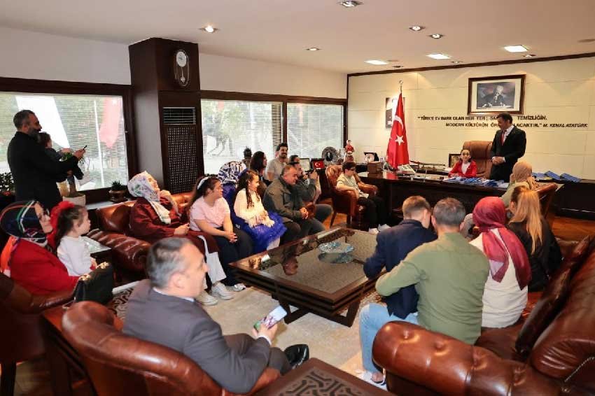 Baskan Bulent Nuri Cavusoglu Koltugunu Cocuklara Devretti 1