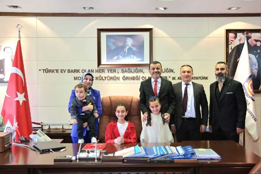 Baskan Bulent Nuri Cavusoglu Koltugunu Cocuklara Devretti 2