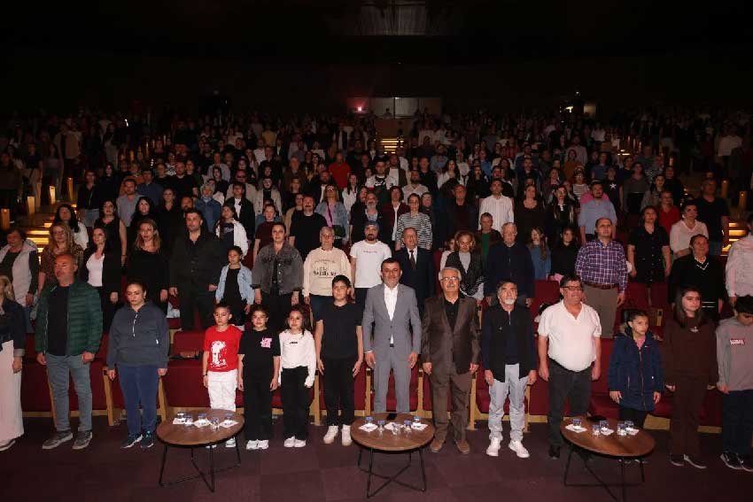 Buyuksehir Cocuk Korosundan 23 Nisan Konseri 1