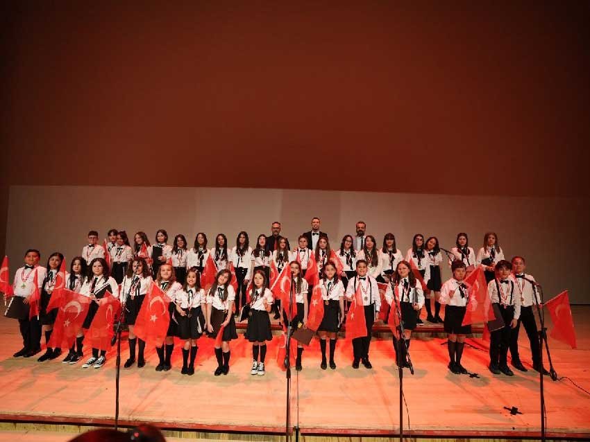 Buyuksehir Cocuk Korosundan 23 Nisan Konseri