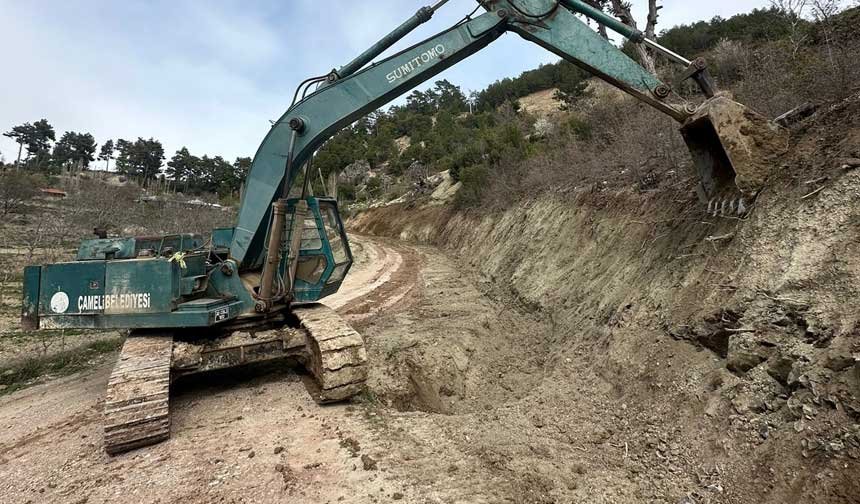 Camelide Yagis Sonrasi Gocuk Belediye Ekipleri Sahada 2