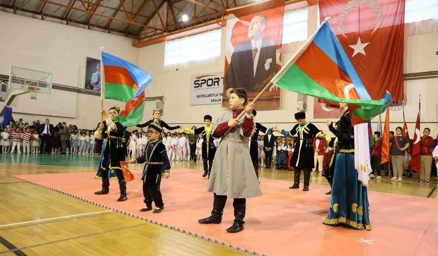 Camelinde Turk Kardesler 23 Nisani Birlikte Kutladi 11