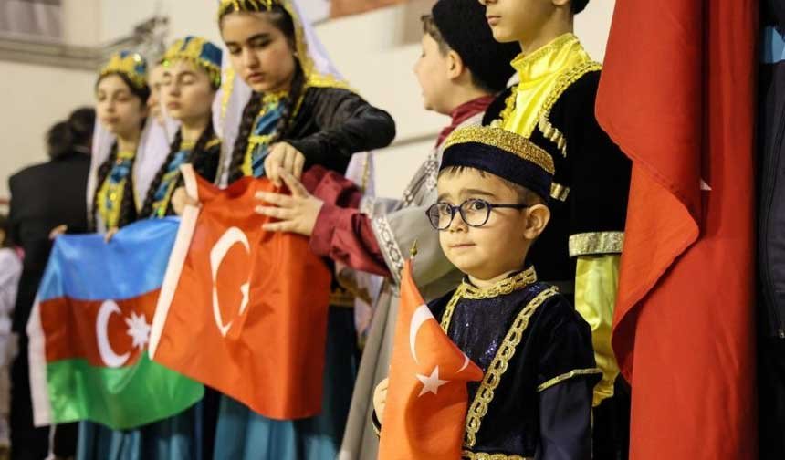 Camelinde Turk Kardesler 23 Nisani Birlikte Kutladi 9