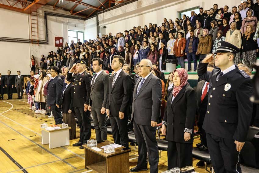 Camelinde Turk Kardesler 23 Nisani Birlikte Kutladi