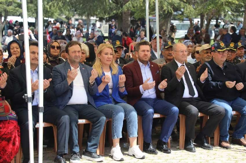 Denizli Acipayamda 18 Mart Programina Yogun Katilim Binlerce Kisi Anmada Bulustu 3