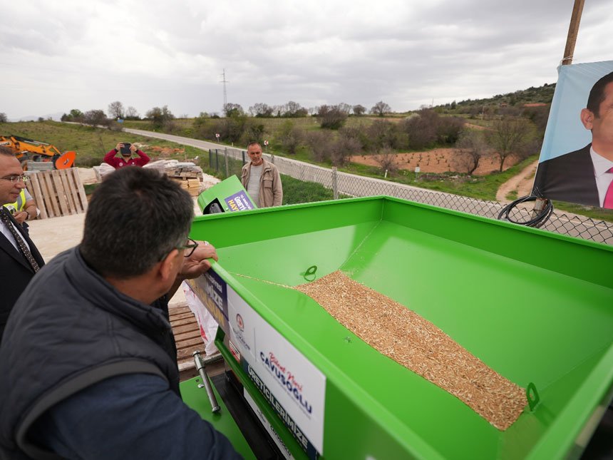 Denizli Buyuksehirden Bekilliye Tarimsal Destek Yem Makineleri Teslim Edildi1