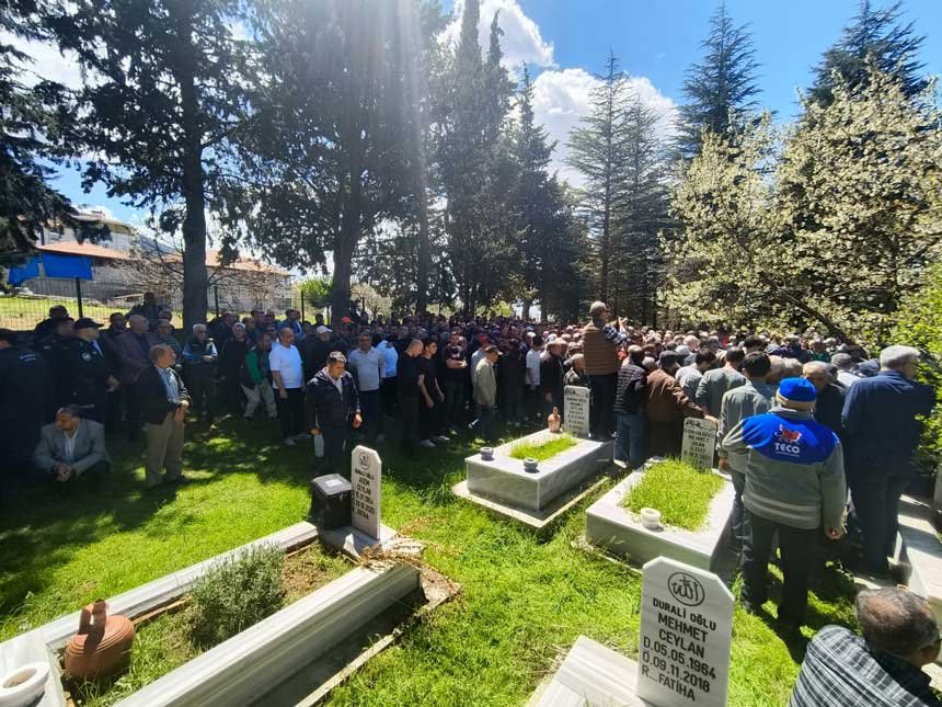 Denizli Cameli Kamyon Topraga Verildi2