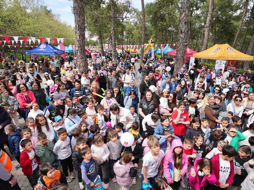 Denizlide 23 Nisan Coskusu Zirve Yapti Ucurtmalar Gokyuzunu Renklendirdi 2