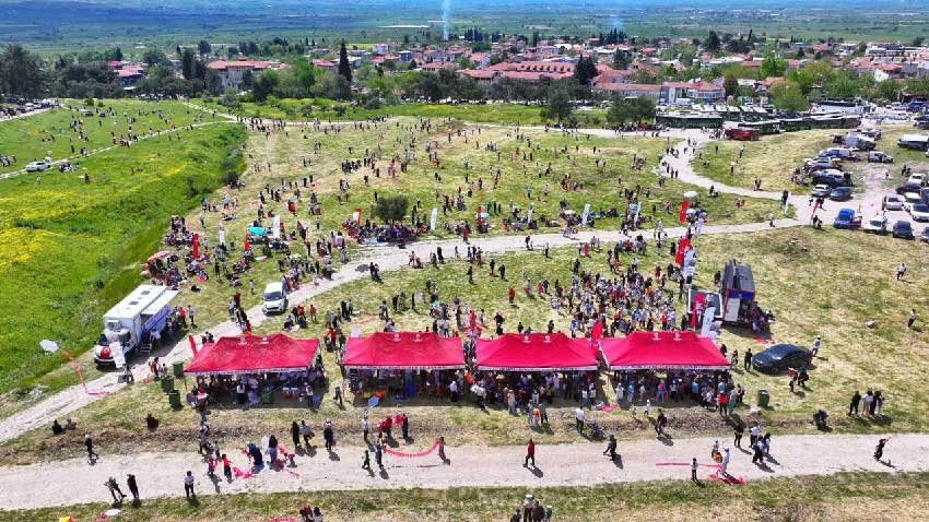 Denizlide 23 Nisan Coskusu Zirve Yapti Ucurtmalar Gokyuzunu Renklendirdi 5