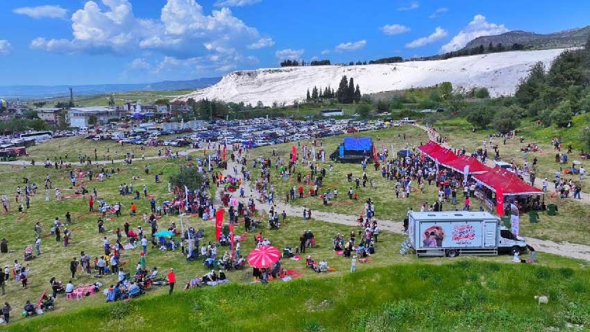 Denizlide 23 Nisan Coskusu Zirve Yapti Ucurtmalar Gokyuzunu Renklendirdi 7