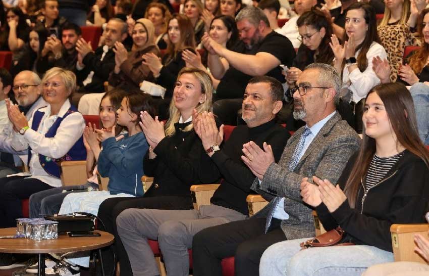 Denizlide 23 Nisan Etkinlikleri Miniklerle Basladi 2