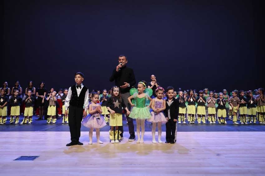 Denizlide 23 Nisan Etkinlikleri Miniklerle Basladi 3