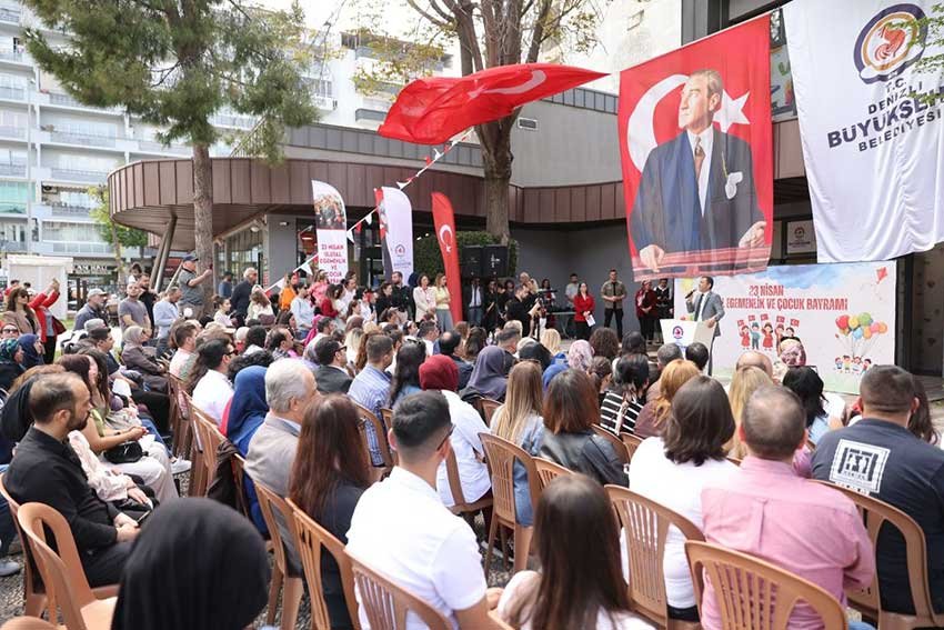 Denizlide 23 Nisan Senligi Gunesli Gunlerde Cocuklar Doyasiya Eglendi 2