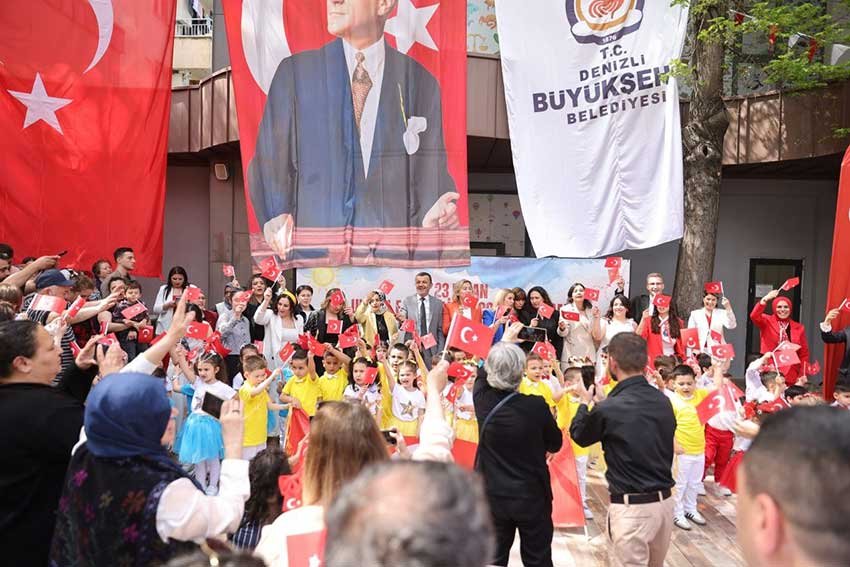 Denizlide 23 Nisan Senligi Gunesli Gunlerde Cocuklar Doyasiya Eglendi 3