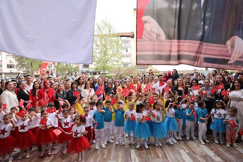 Denizlide 23 Nisan Senligi Gunesli Gunlerde Cocuklar Doyasiya Eglendi 5