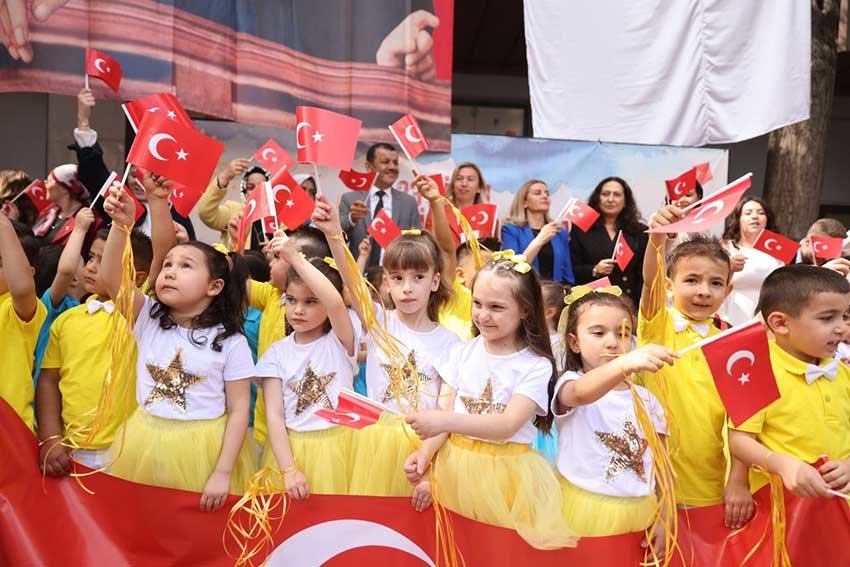 Denizlide 23 Nisan Senligi Gunesli Gunlerde Cocuklar Doyasiya Eglendi 6