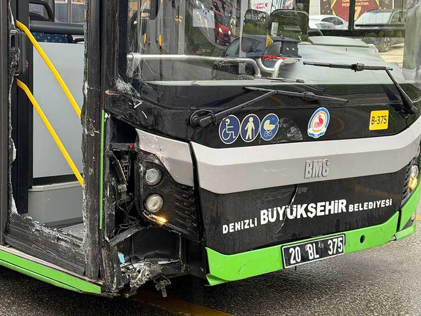 Denizlide Feci Zincirleme Kaza Otobus Minibus Ve Otomobil Carpisti 3