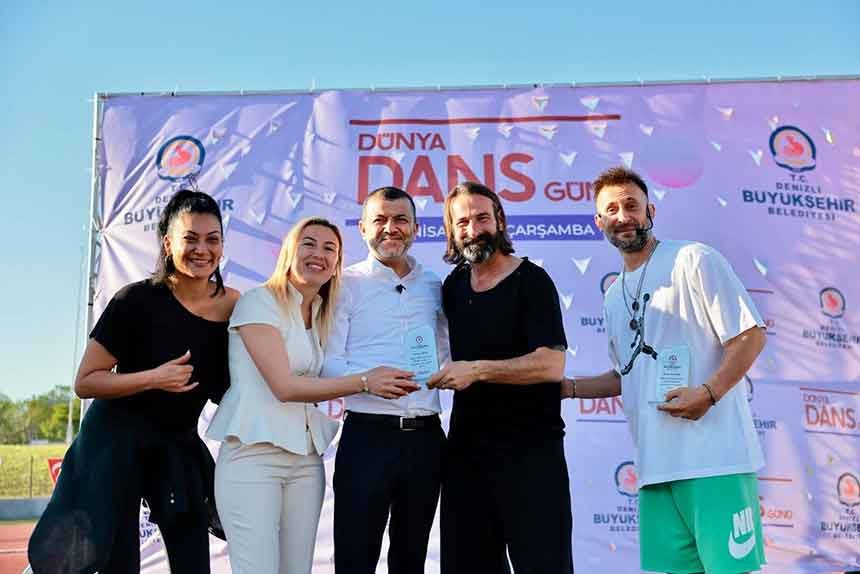 Denizlide Kadinlarin Mutlulugu Dansla Taclandi 2