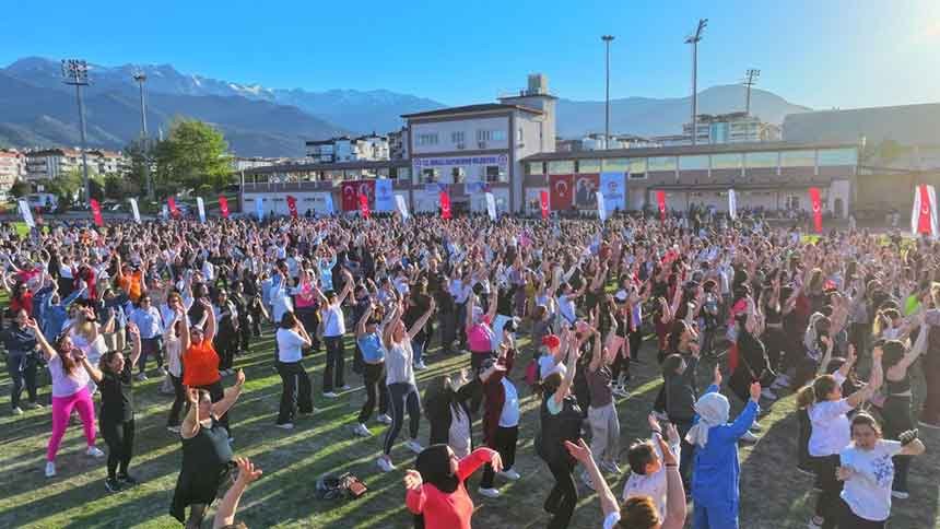 Denizlide Kadinlarin Mutlulugu Dansla Taclandi 4