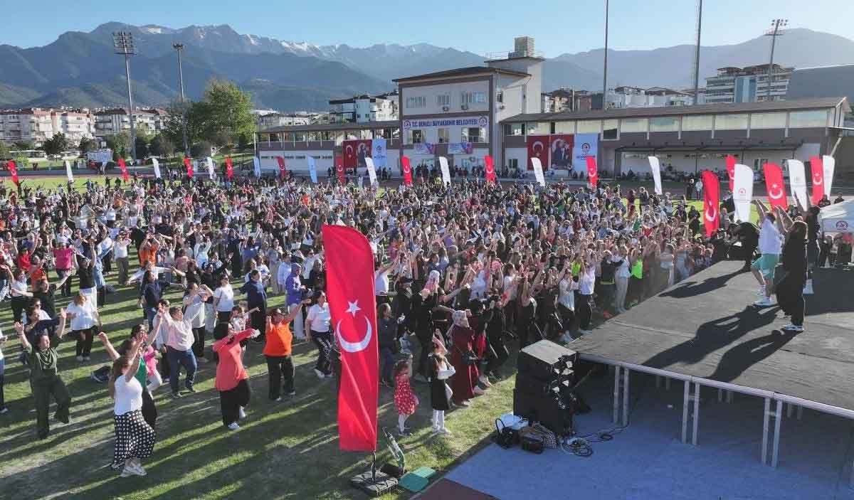 Denizlide Kadinlarin Mutlulugu Dansla Taclandi 5