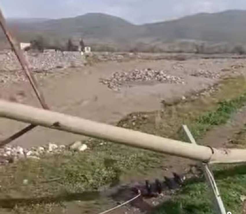 Denizlide Siddetli Yagis Sele Dondu Elektrik Direkleri Devirildi 1