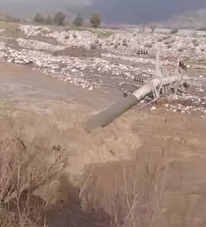 Denizlide Siddetli Yagis Sele Dondu Elektrik Direkleri Devirildi 2